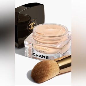 Chanel Sublimage L’Essence de Teint Serum Foundation (B10)
